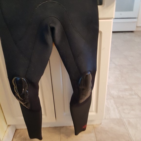 Wetsuit - Picture 4 of 6
